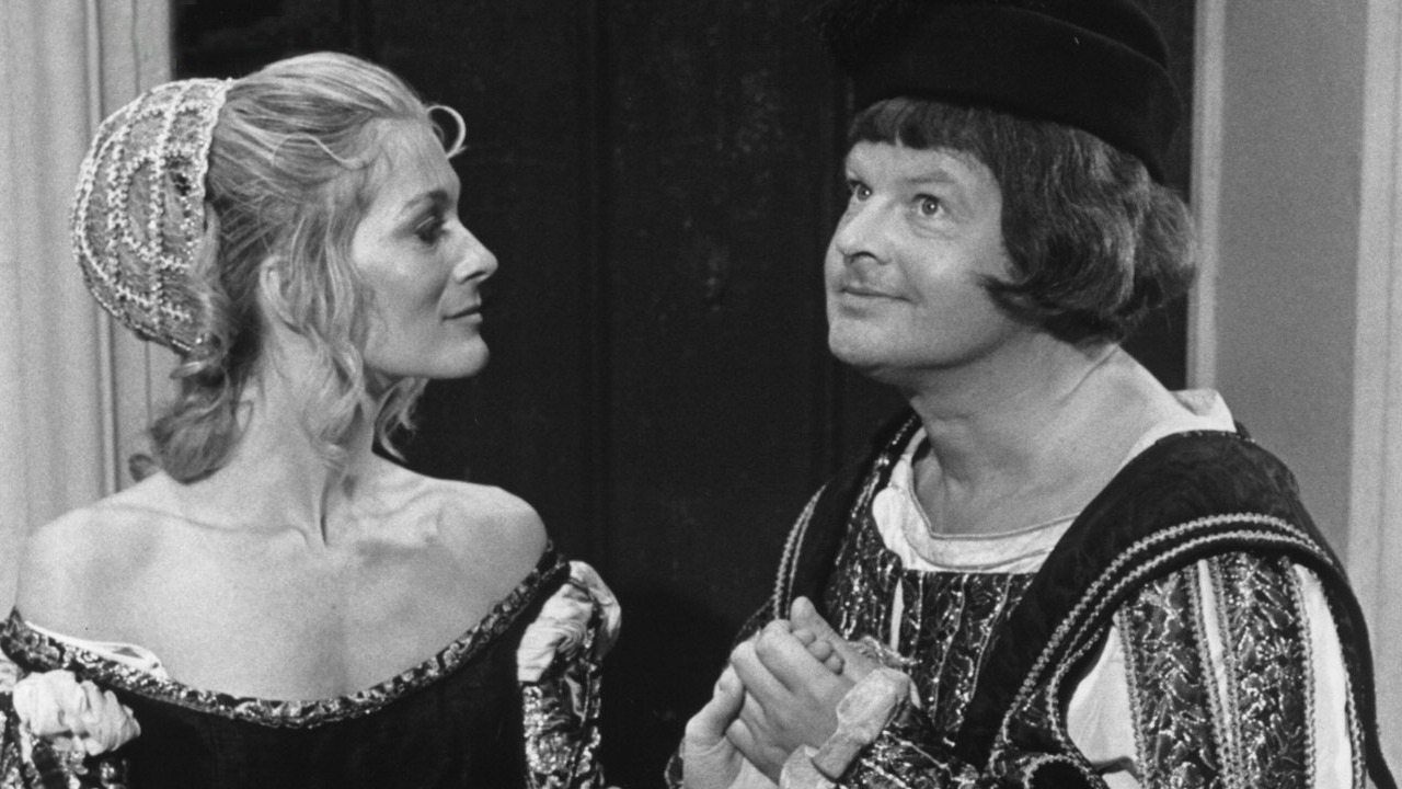 Benny Hill Videos En Español